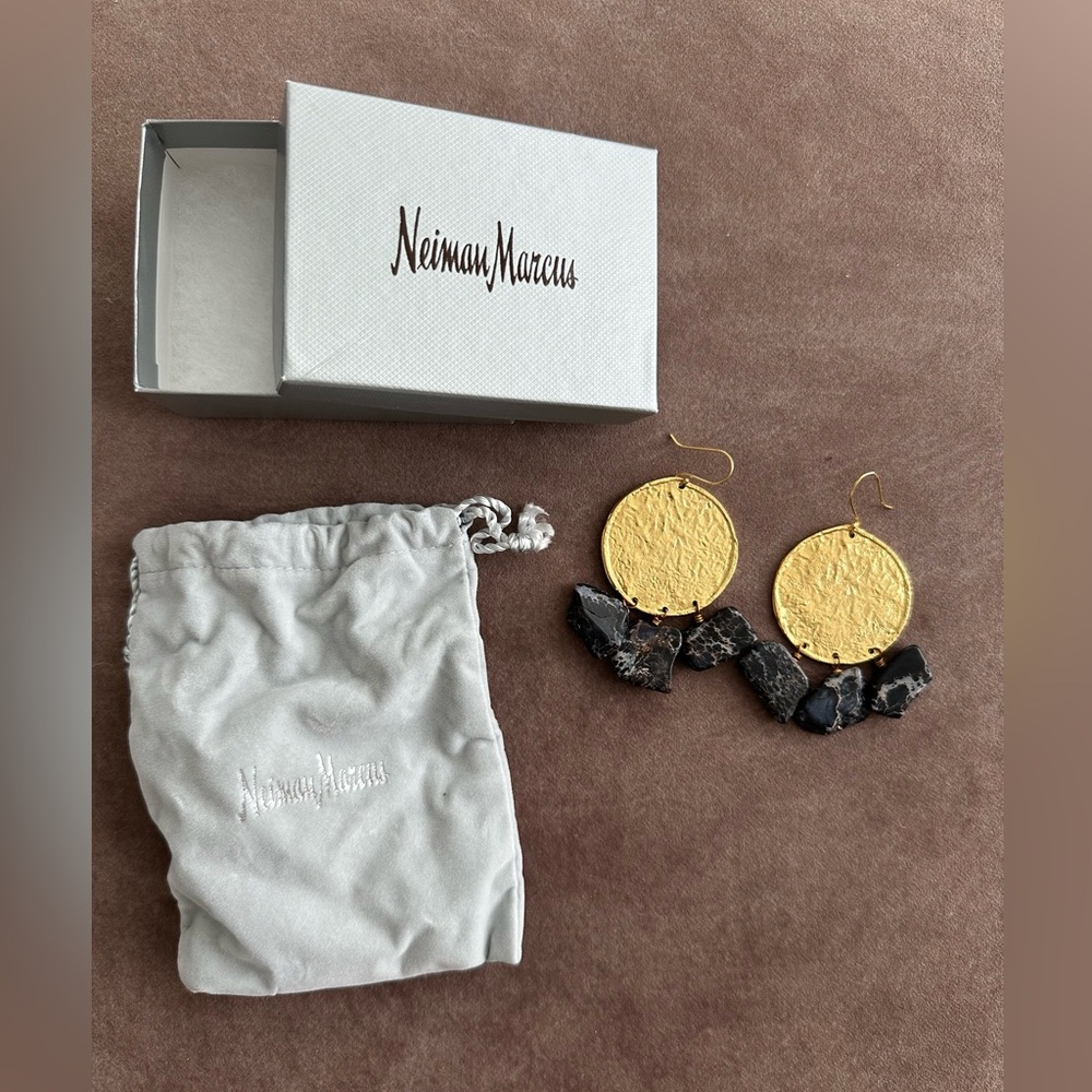Neiman Marcus Gold Earrings Dangle Earings